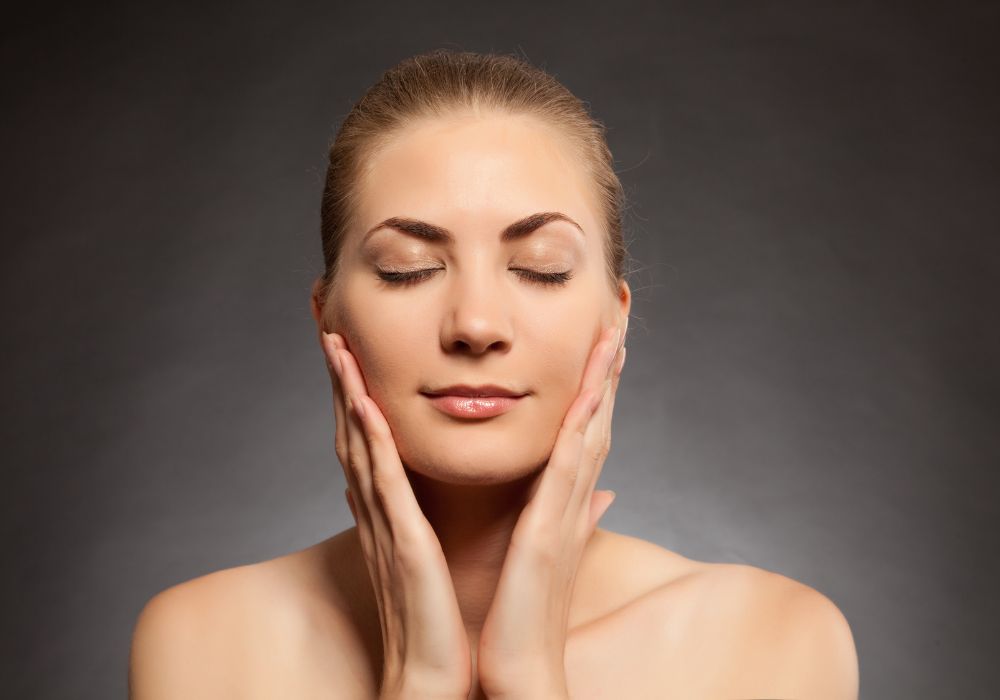 Limpieza facial profunda: logra una piel radiante con Clínica Sanura